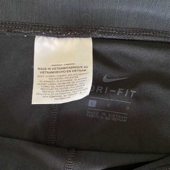 Nike women’s workout crop legging - Picture 3 of 5